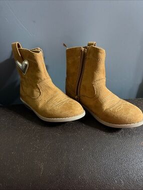 Old Navy Tan Suede Kids Booties with Silver Heart Accent
